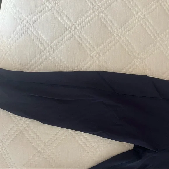 Full length navy blue Lululemon leggings w/ pockets - Picture 4 of 7